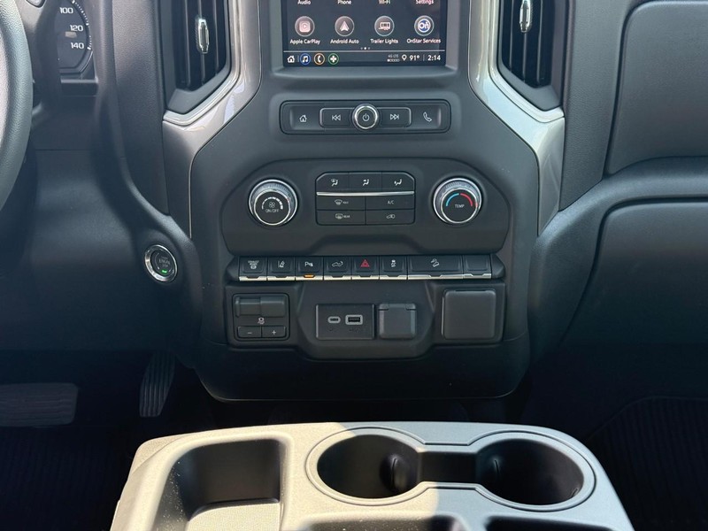 Chevrolet Silverado 2500HD Vehicle Full-screen Gallery Image 10