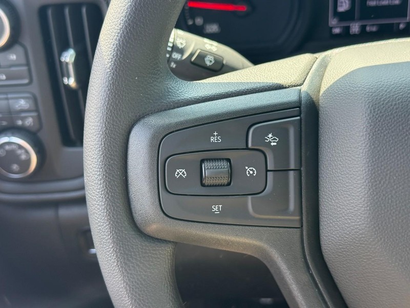 Chevrolet Silverado 2500HD Vehicle Full-screen Gallery Image 14