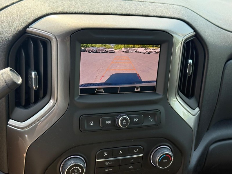 Chevrolet Silverado 2500HD Vehicle Full-screen Gallery Image 15