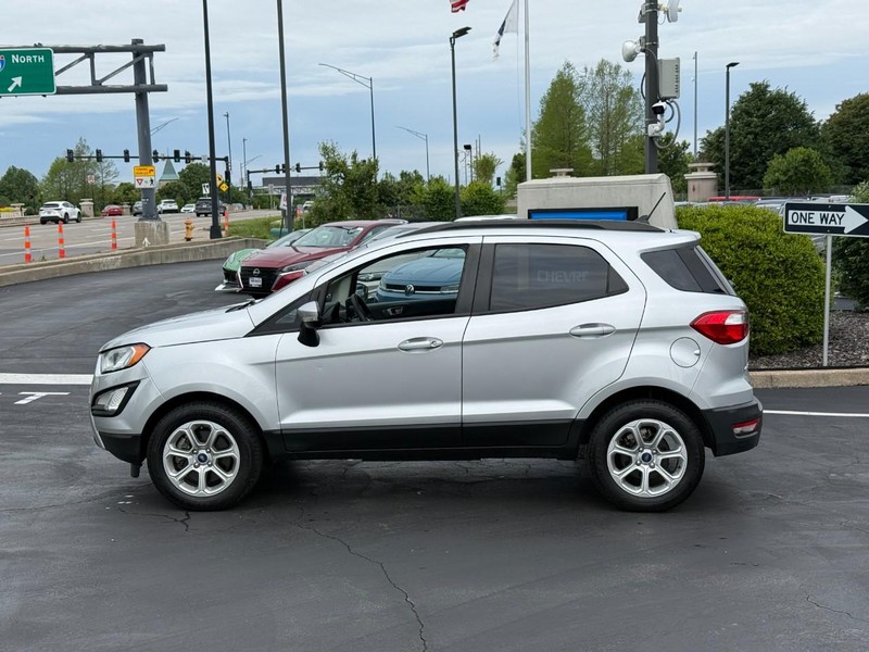 Ford EcoSport Vehicle Full-screen Gallery Image 2