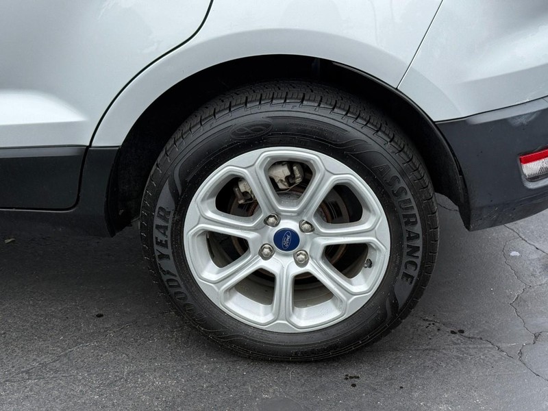 Ford EcoSport Vehicle Full-screen Gallery Image 4