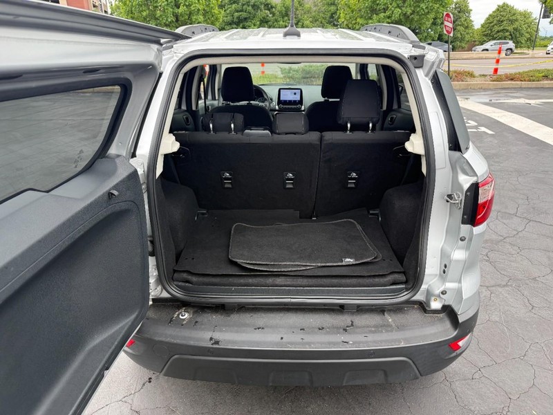 Ford EcoSport Vehicle Full-screen Gallery Image 6