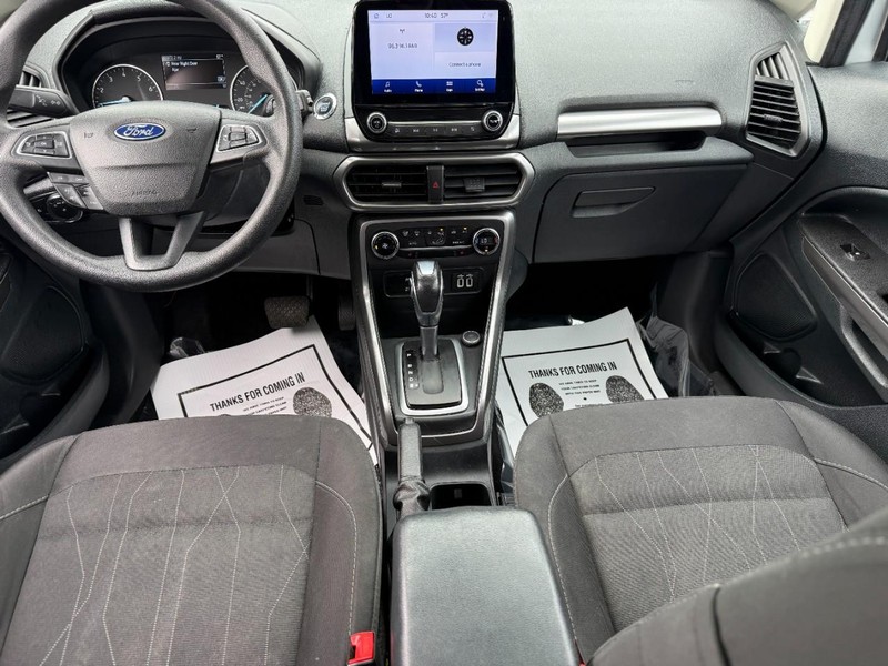 Ford EcoSport Vehicle Full-screen Gallery Image 12