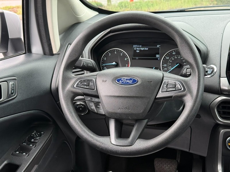 Ford EcoSport Vehicle Full-screen Gallery Image 13