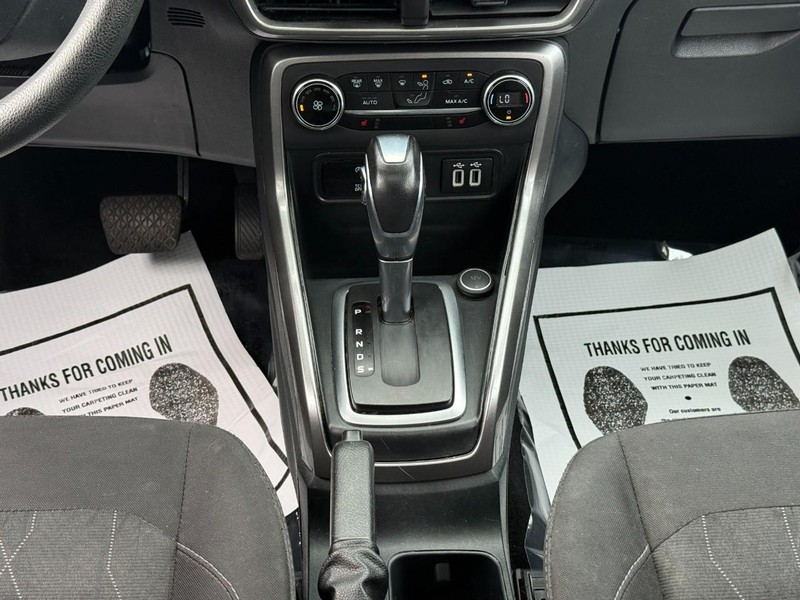 Ford EcoSport Vehicle Full-screen Gallery Image 16
