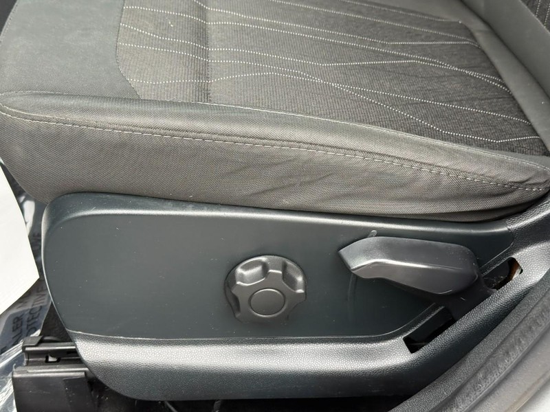 Ford EcoSport Vehicle Full-screen Gallery Image 21