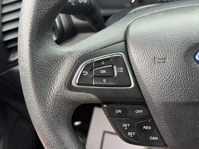 Ford EcoSport Vehicle Full-screen Gallery Image 22