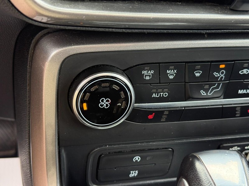 Ford EcoSport Vehicle Full-screen Gallery Image 26