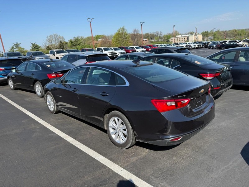 Chevrolet Malibu Vehicle Full-screen Gallery Image 3