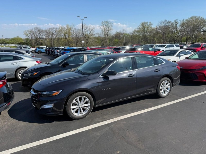 Chevrolet Malibu Vehicle Full-screen Gallery Image 4