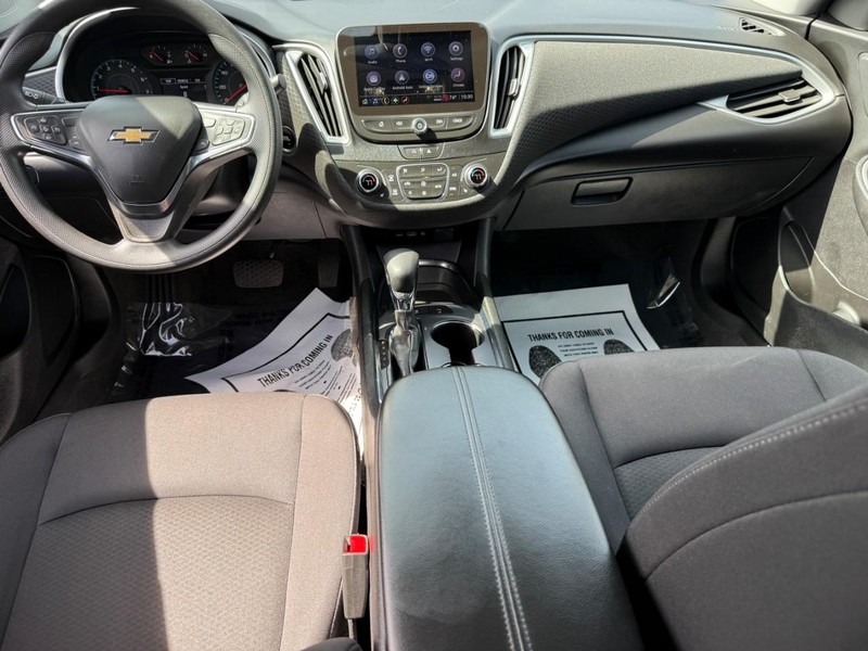 Chevrolet Malibu Vehicle Full-screen Gallery Image 11