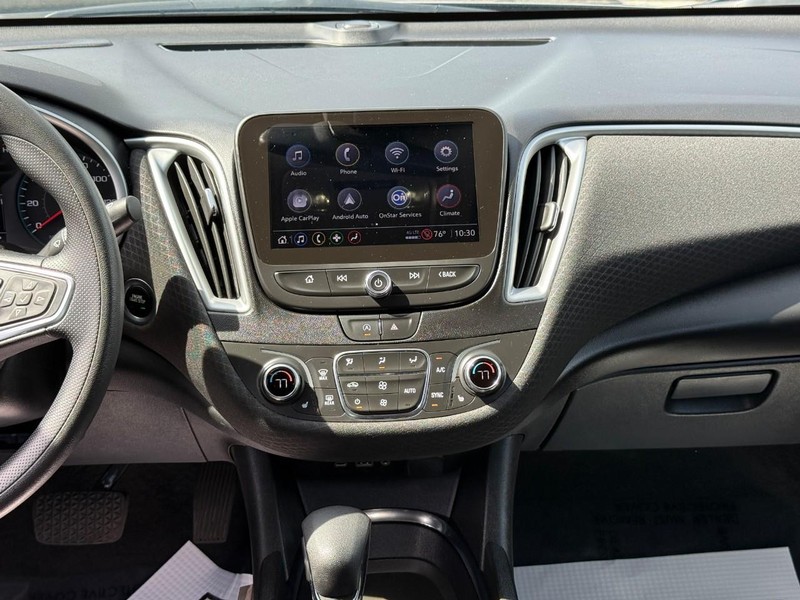 Chevrolet Malibu Vehicle Full-screen Gallery Image 13