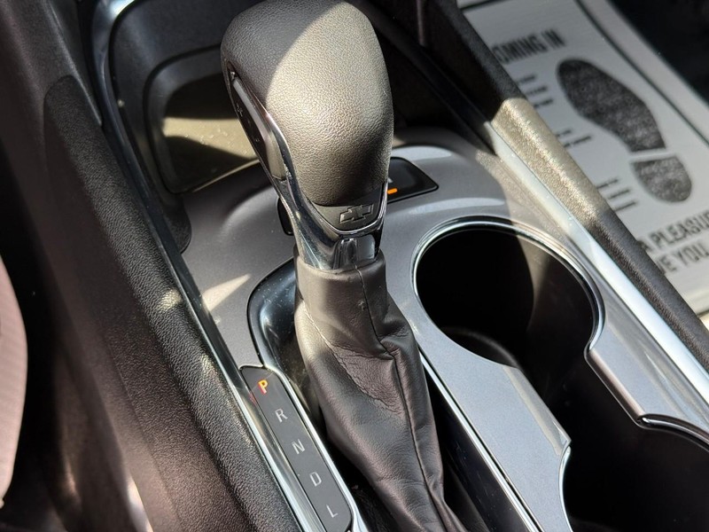 Chevrolet Malibu Vehicle Full-screen Gallery Image 23