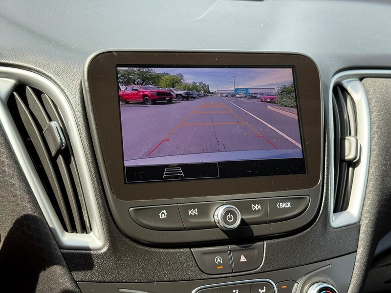 Chevrolet Malibu Vehicle Full-screen Gallery Image 24