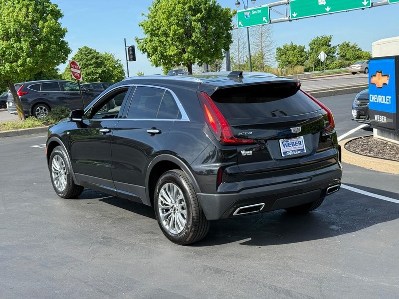 Cadillac XT4 Vehicle Full-screen Gallery Image 03