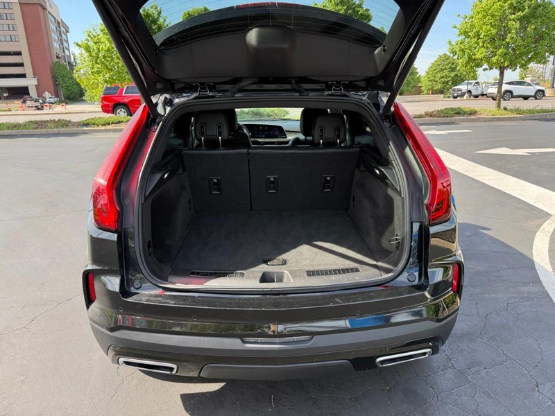 Cadillac XT4 Vehicle Full-screen Gallery Image 06