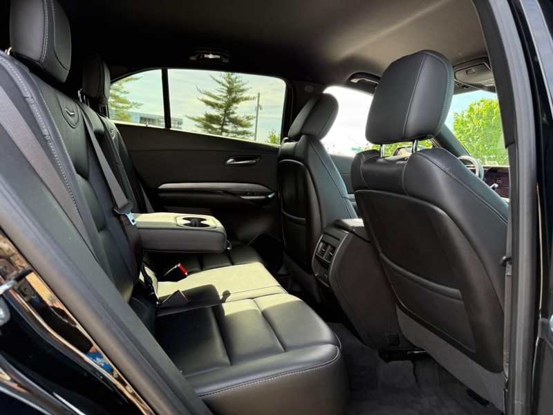 Cadillac XT4 Vehicle Full-screen Gallery Image 09