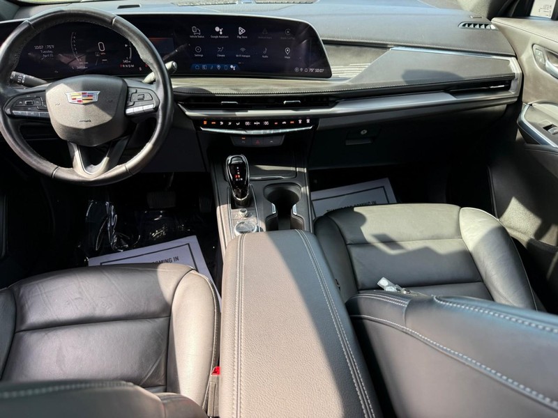 Cadillac XT4 Vehicle Full-screen Gallery Image 10