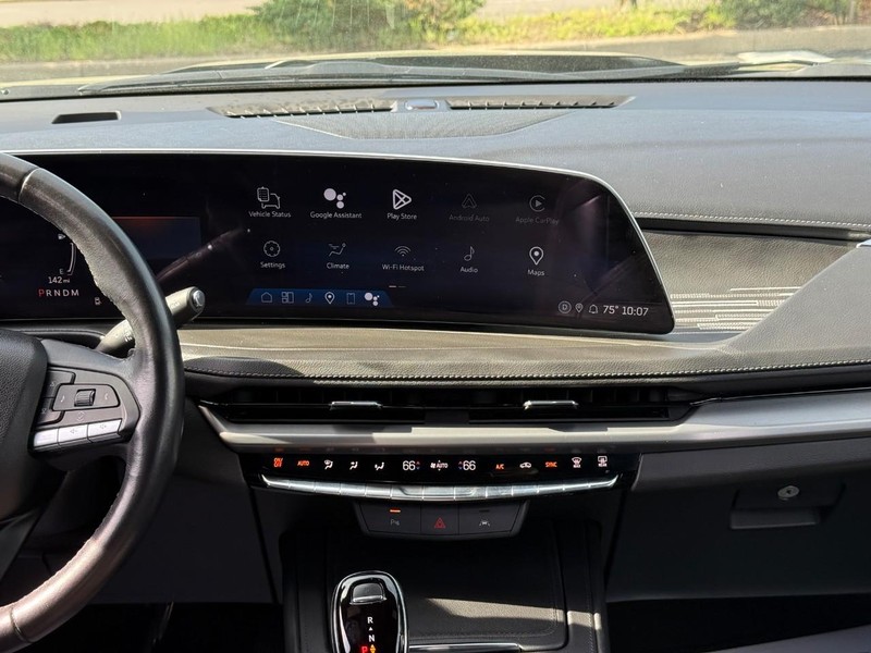 Cadillac XT4 Vehicle Full-screen Gallery Image 12