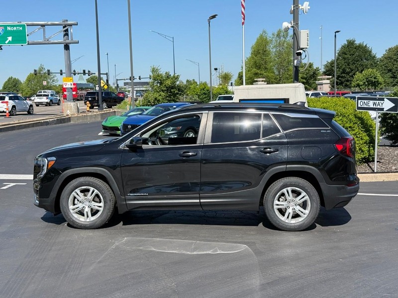 GMC Terrain Vehicle Full-screen Gallery Image 2