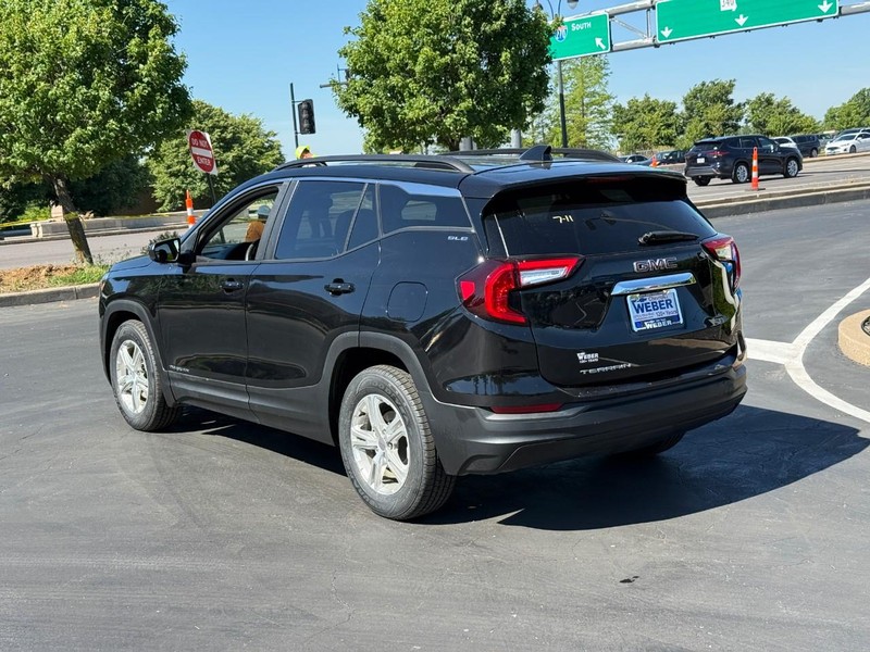 GMC Terrain Vehicle Full-screen Gallery Image 3