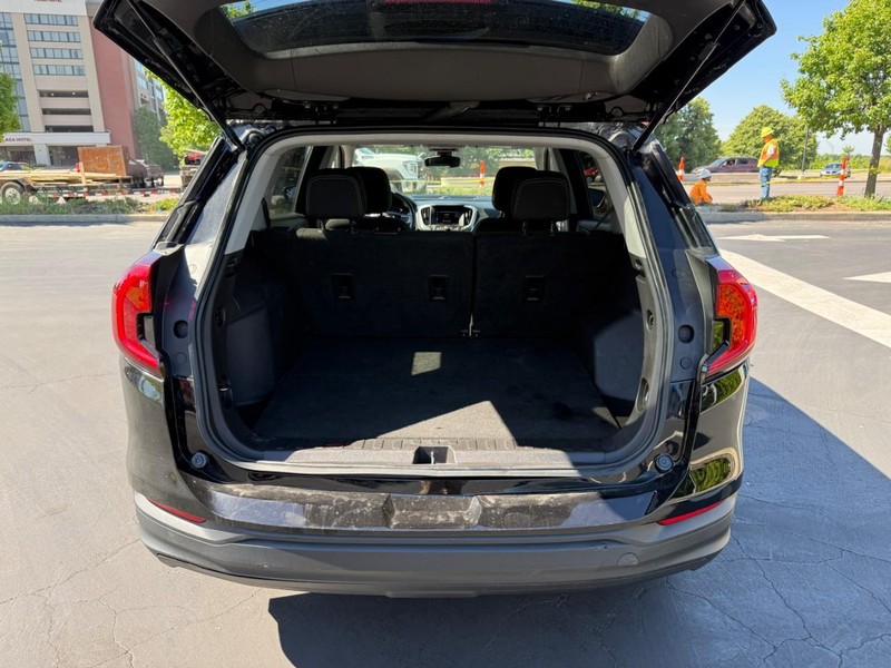 GMC Terrain Vehicle Full-screen Gallery Image 5