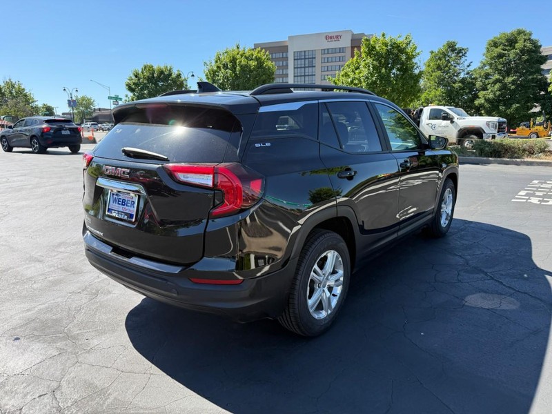 GMC Terrain Vehicle Full-screen Gallery Image 7