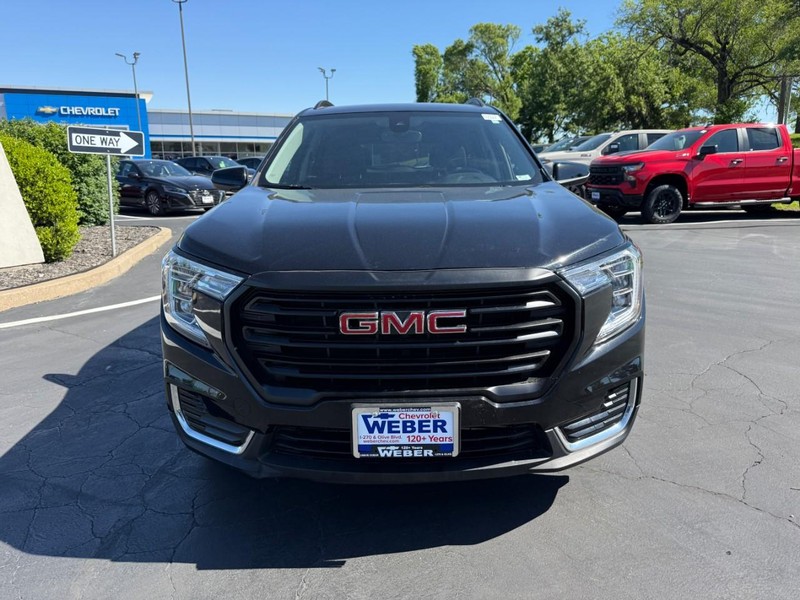 GMC Terrain Vehicle Full-screen Gallery Image 9