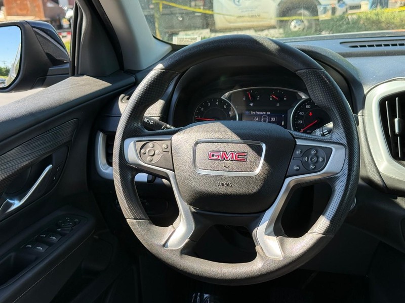 GMC Terrain Vehicle Full-screen Gallery Image 12