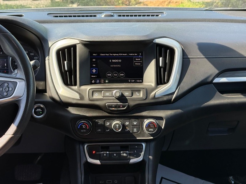 GMC Terrain Vehicle Full-screen Gallery Image 13