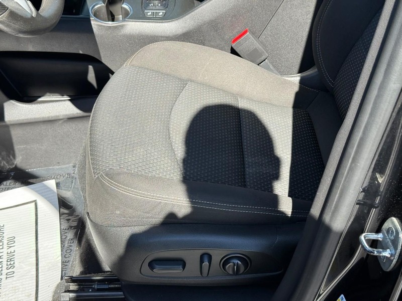 GMC Terrain Vehicle Full-screen Gallery Image 16