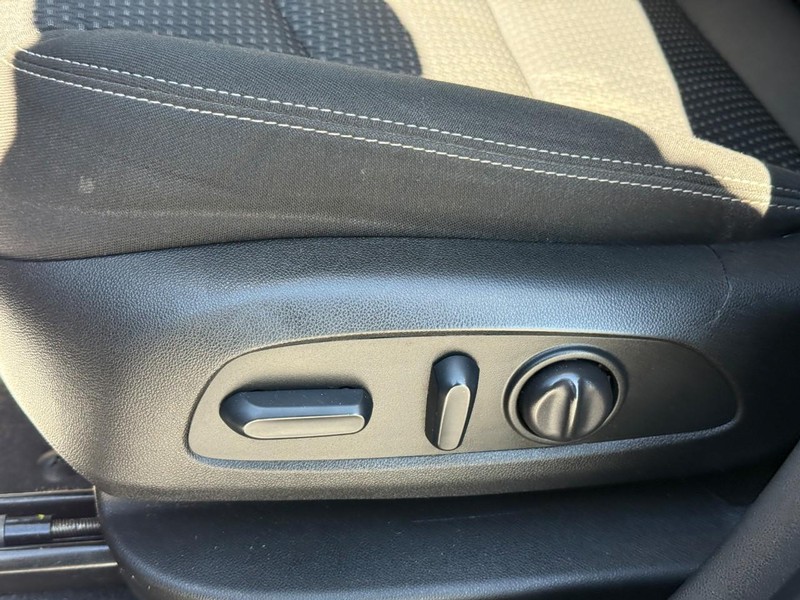GMC Terrain Vehicle Full-screen Gallery Image 17