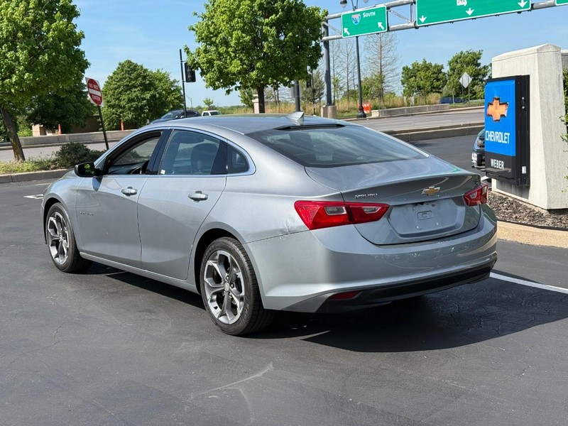 Chevrolet Malibu Vehicle Full-screen Gallery Image 3