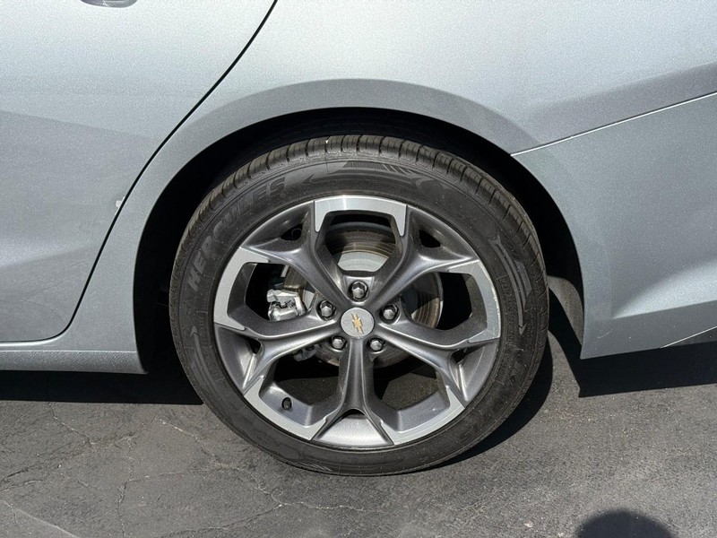 Chevrolet Malibu Vehicle Full-screen Gallery Image 4