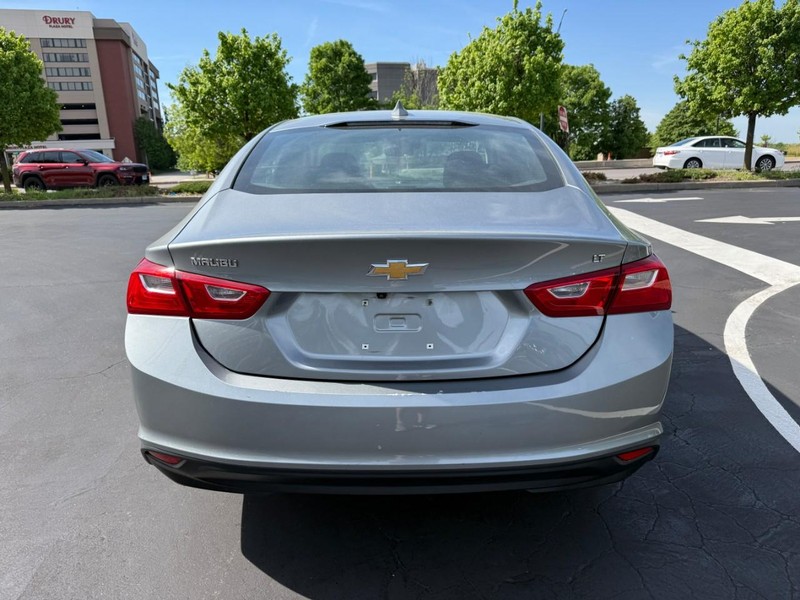 Chevrolet Malibu Vehicle Full-screen Gallery Image 6