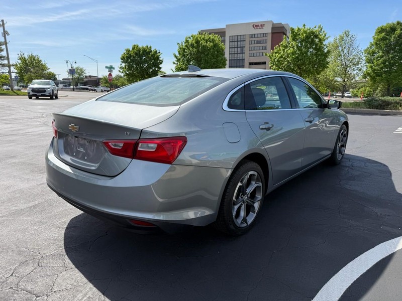 Chevrolet Malibu Vehicle Full-screen Gallery Image 7