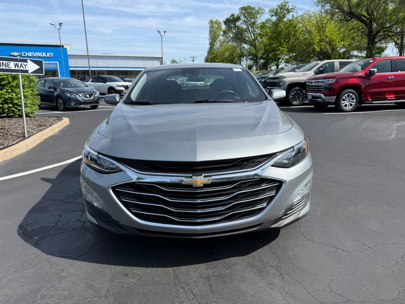 Chevrolet Malibu Vehicle Full-screen Gallery Image 9