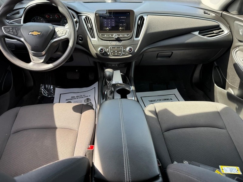 Chevrolet Malibu Vehicle Full-screen Gallery Image 11