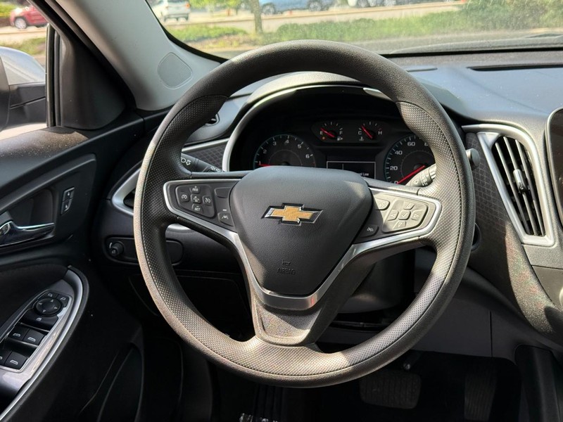 Chevrolet Malibu Vehicle Full-screen Gallery Image 12