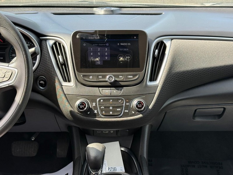Chevrolet Malibu Vehicle Full-screen Gallery Image 13