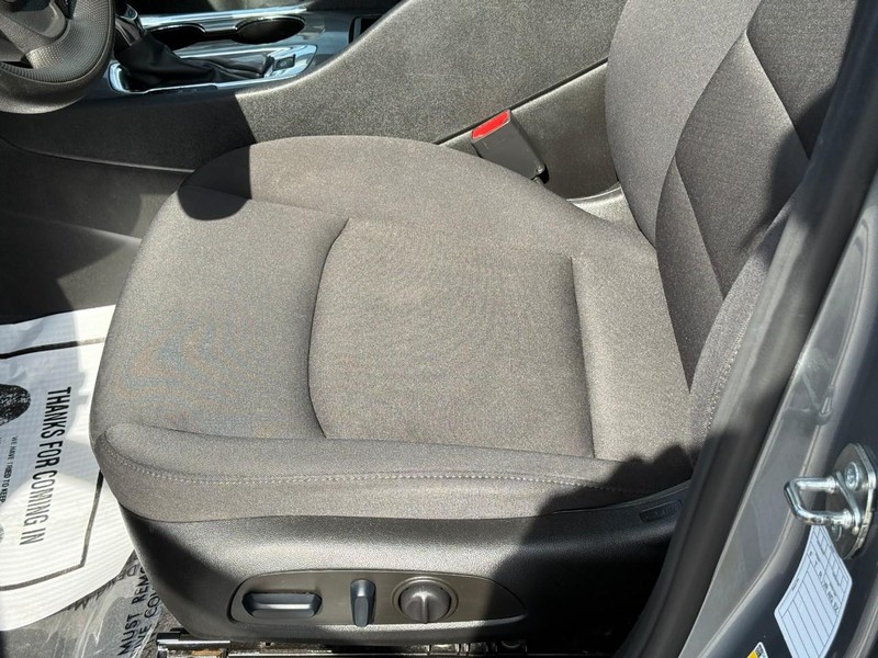 Chevrolet Malibu Vehicle Full-screen Gallery Image 17