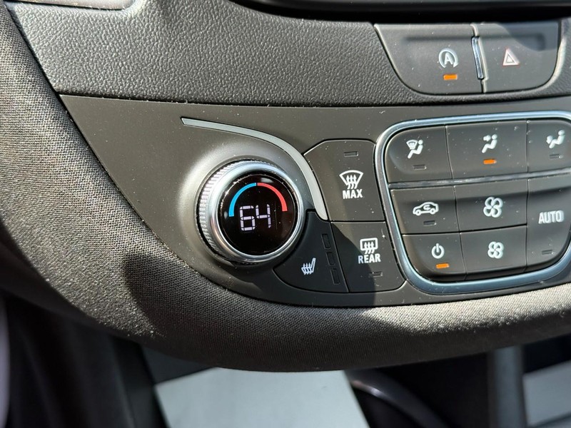 Chevrolet Malibu Vehicle Full-screen Gallery Image 22