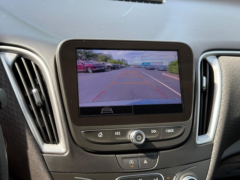 Chevrolet Malibu Vehicle Full-screen Gallery Image 24