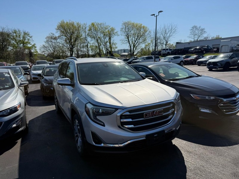 GMC Terrain Vehicle Full-screen Gallery Image 2