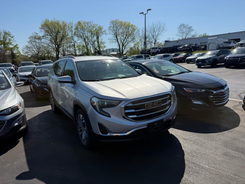 GMC Terrain Vehicle Full-screen Gallery Image 3