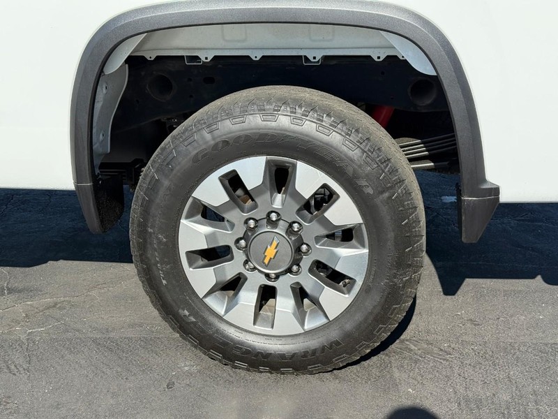 Chevrolet Silverado 2500HD Vehicle Full-screen Gallery Image 4