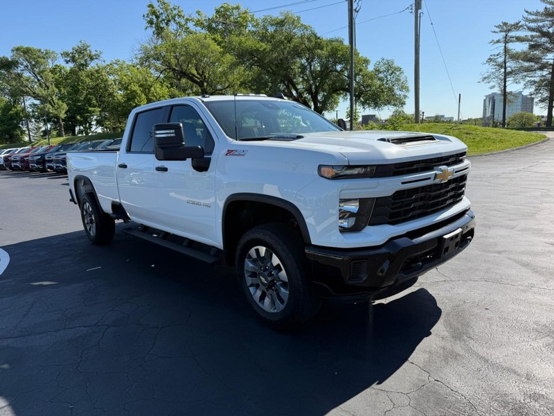 Chevrolet Silverado 2500HD Vehicle Full-screen Gallery Image 8