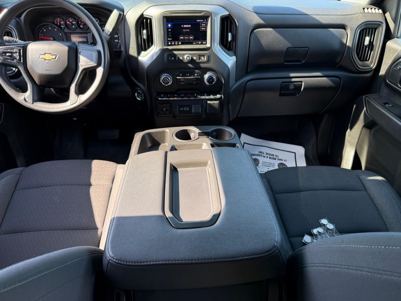 Chevrolet Silverado 2500HD Vehicle Full-screen Gallery Image 11
