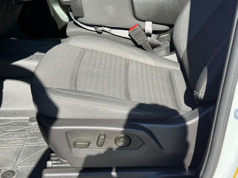 Chevrolet Silverado 2500HD Vehicle Full-screen Gallery Image 16