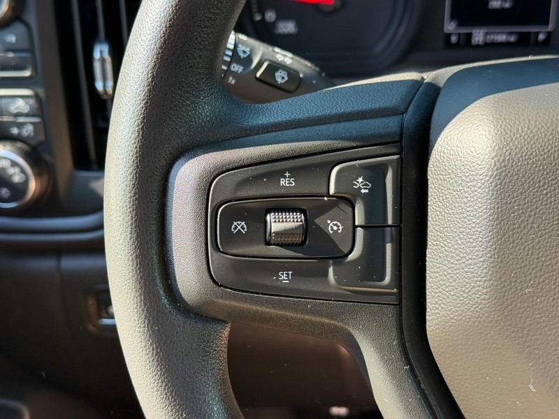 Chevrolet Silverado 2500HD Vehicle Full-screen Gallery Image 18